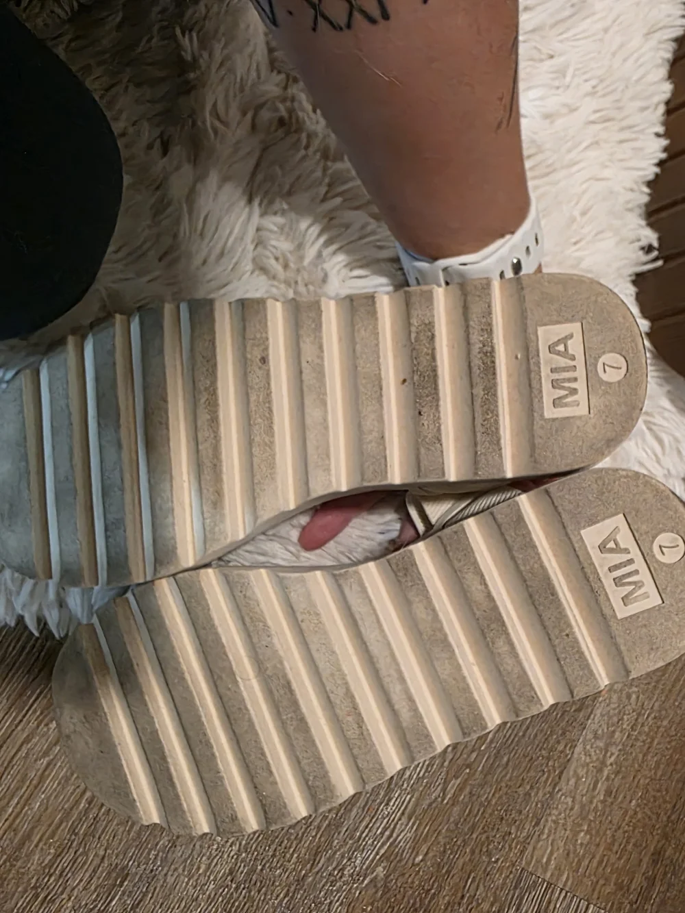 MIA comfortable cream